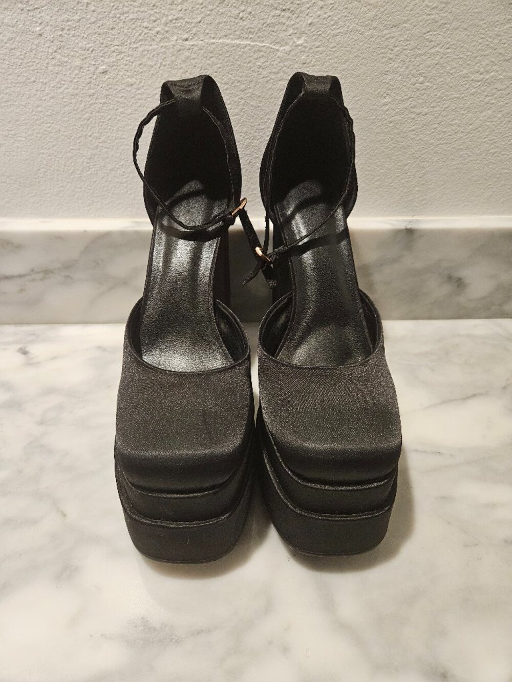 🖤 Black Platform High Heels – Size 10, Good Condition, Amazon Purchase